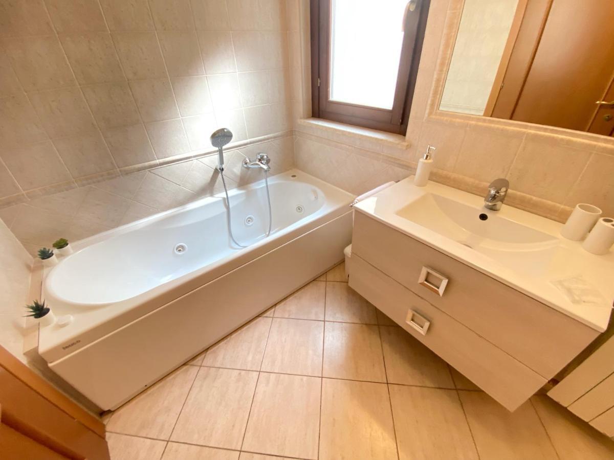 Sunset Escape Apartment - Panoramic Terrace Fiumicino Luaran gambar