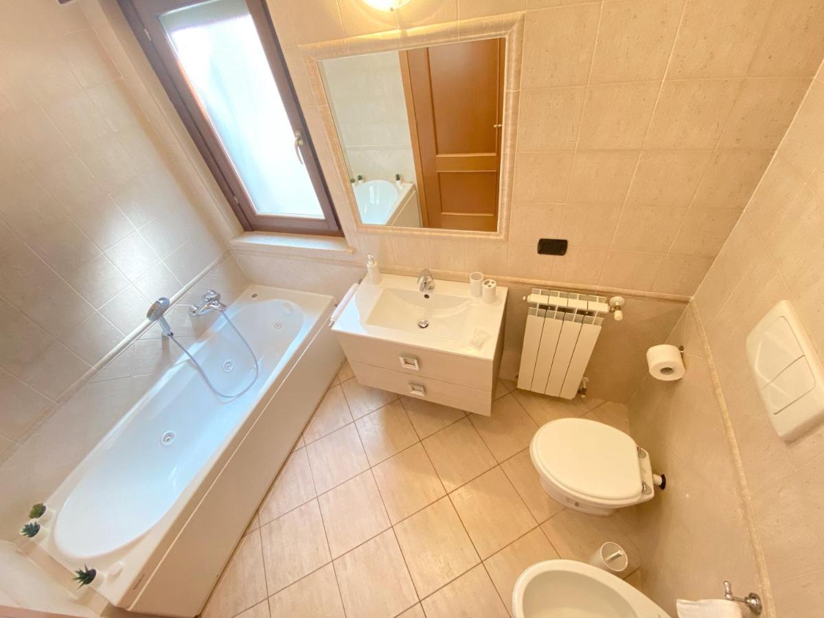 Sunset Escape Apartment - Panoramic Terrace Fiumicino Luaran gambar